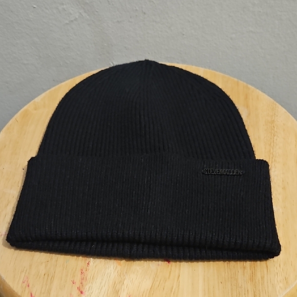 Steve Madden Classic Black Ribbed Beanie - Picture 3 of 4